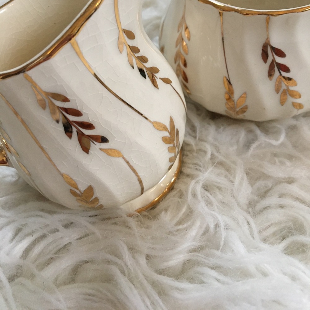 Creamer cups and sugar